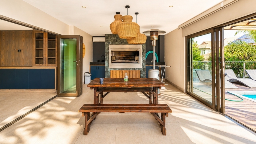 8 Bedroom Property for Sale in Birdwood Estate North West